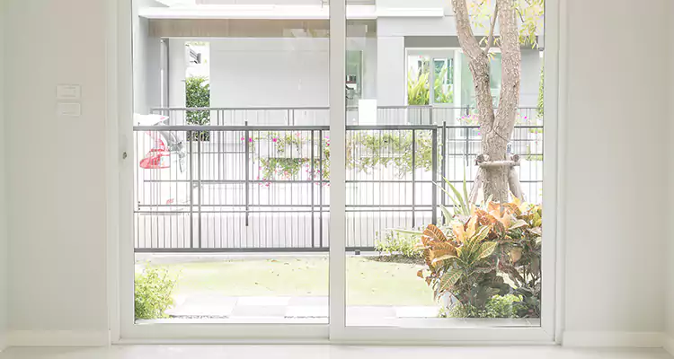 Balcony Screen Door Repair in Egypt Lake-Leto, FL
